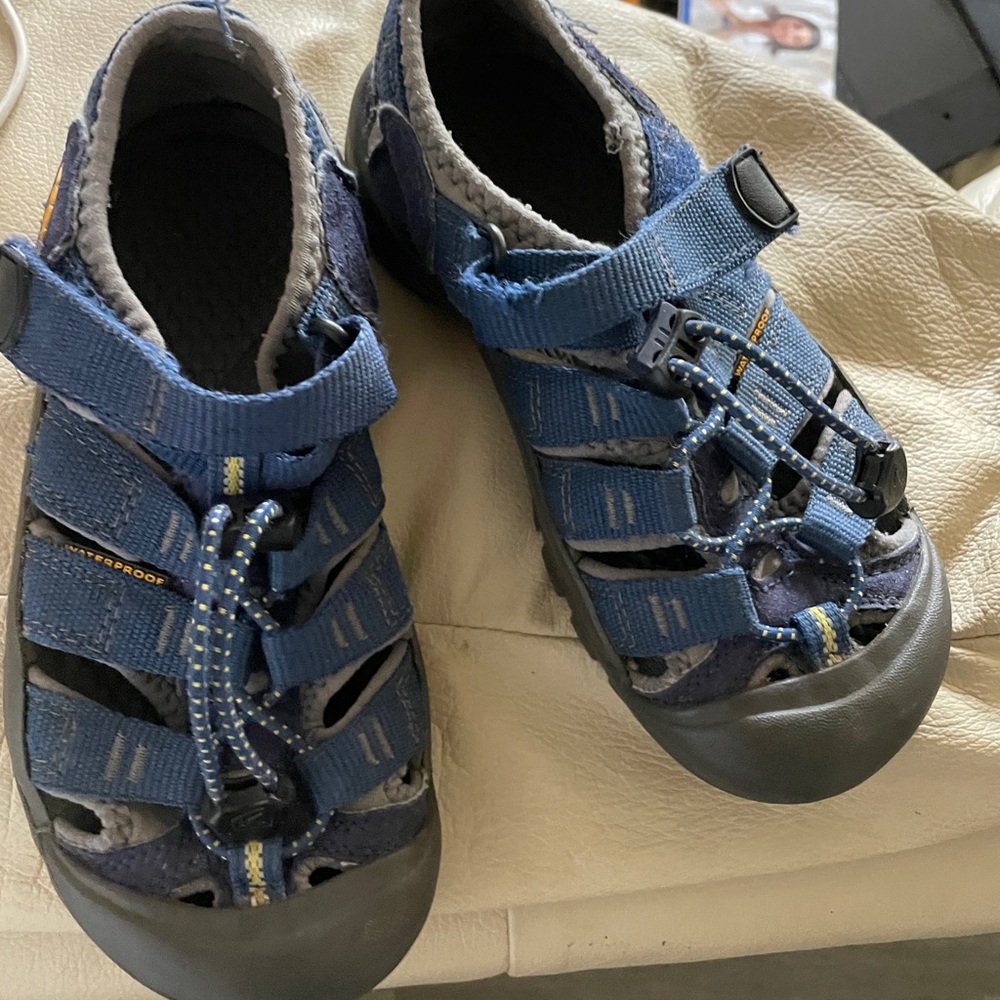 Keen -Size 1- royal blue sandal-GUC